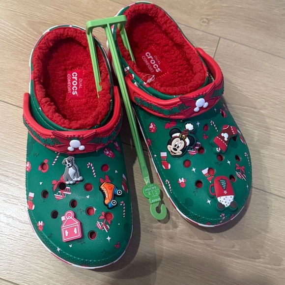 ✨Host pick✨CROCS Green and Red Holiday Clogs with Cartoon Charms - Picture 3 of 4